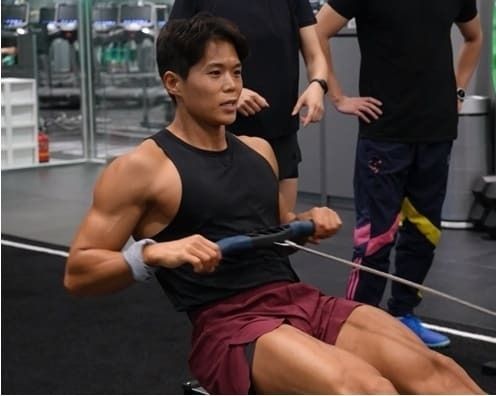 KBS2 Boss in the Mirror, Jun 2026 — training with announcer Eom Ji-in for an eight-discipline endurance race.